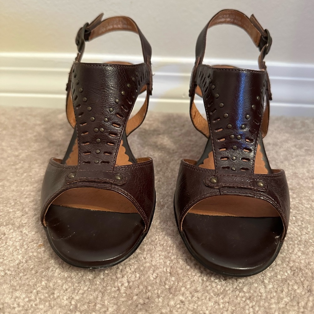 Elegant Brown Leather Sandals